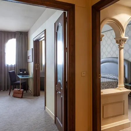 Macià Alfaros Hotel 4*