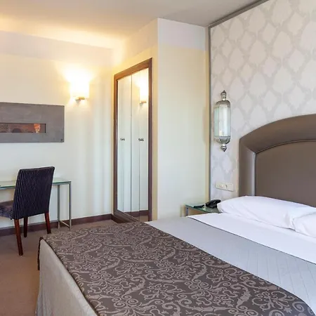 Macia Alfaros Hotell 4*