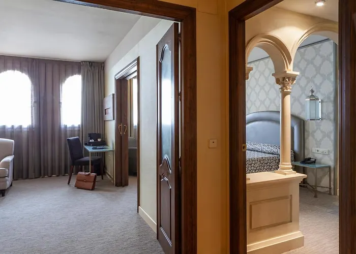 Macia Alfaros Hotell 4*