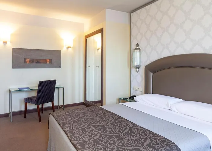 Macia Alfaros Отель 4*